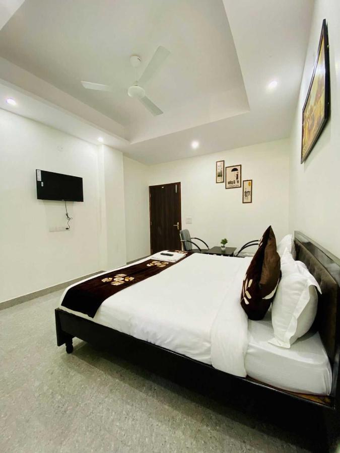 Hotel O K R Resdiancy Near Botanic Garden Of Indian Republic Noida Exterior photo