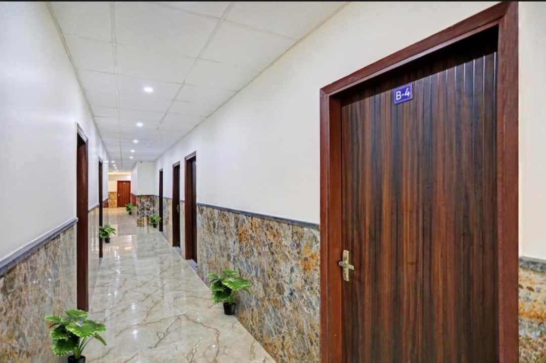 Hotel O K R Resdiancy Near Botanic Garden Of Indian Republic Noida Exterior photo